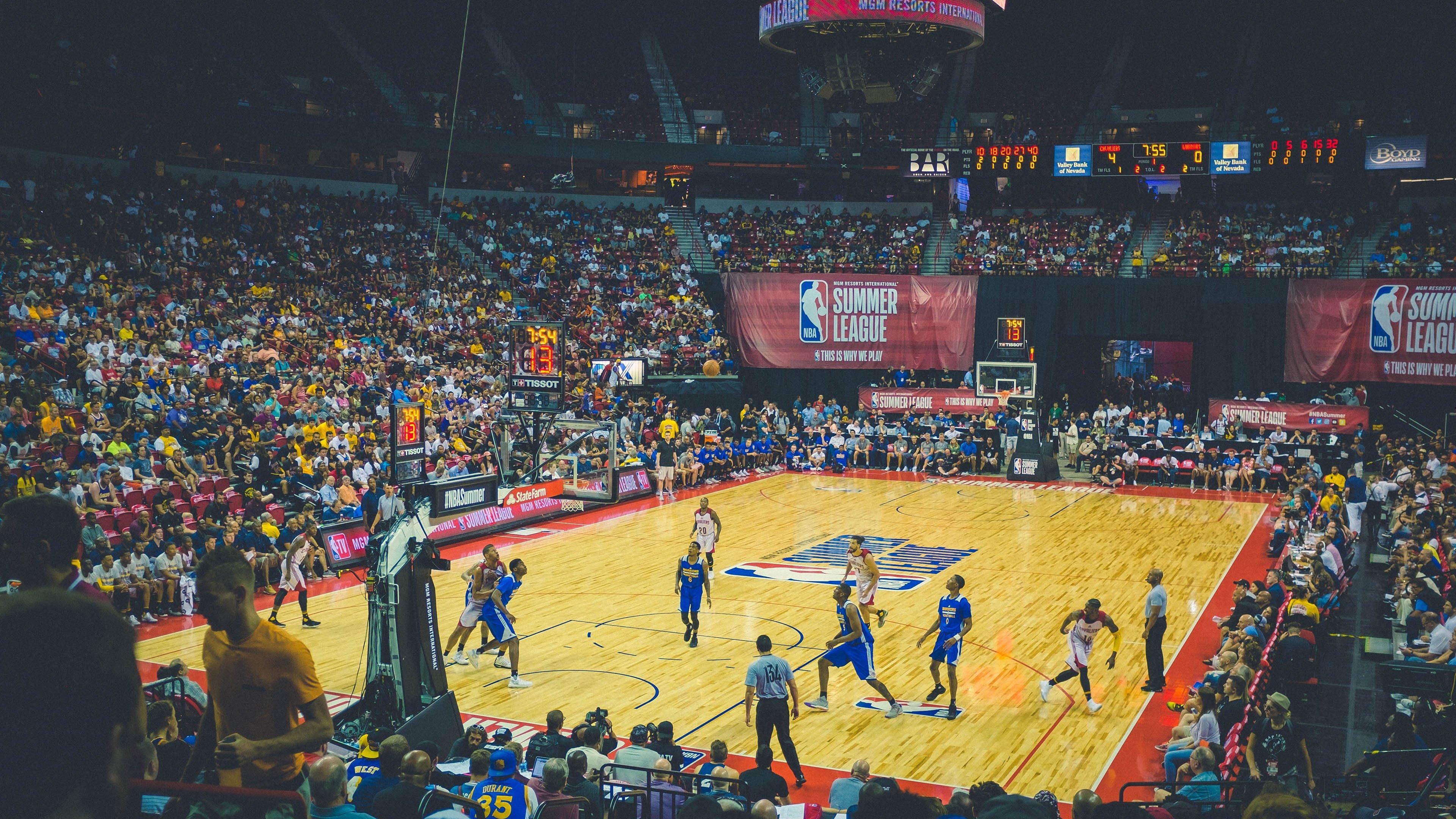 外租锋将闪耀欧洲赛场引深思，深圳队进攻乏力难题何解？